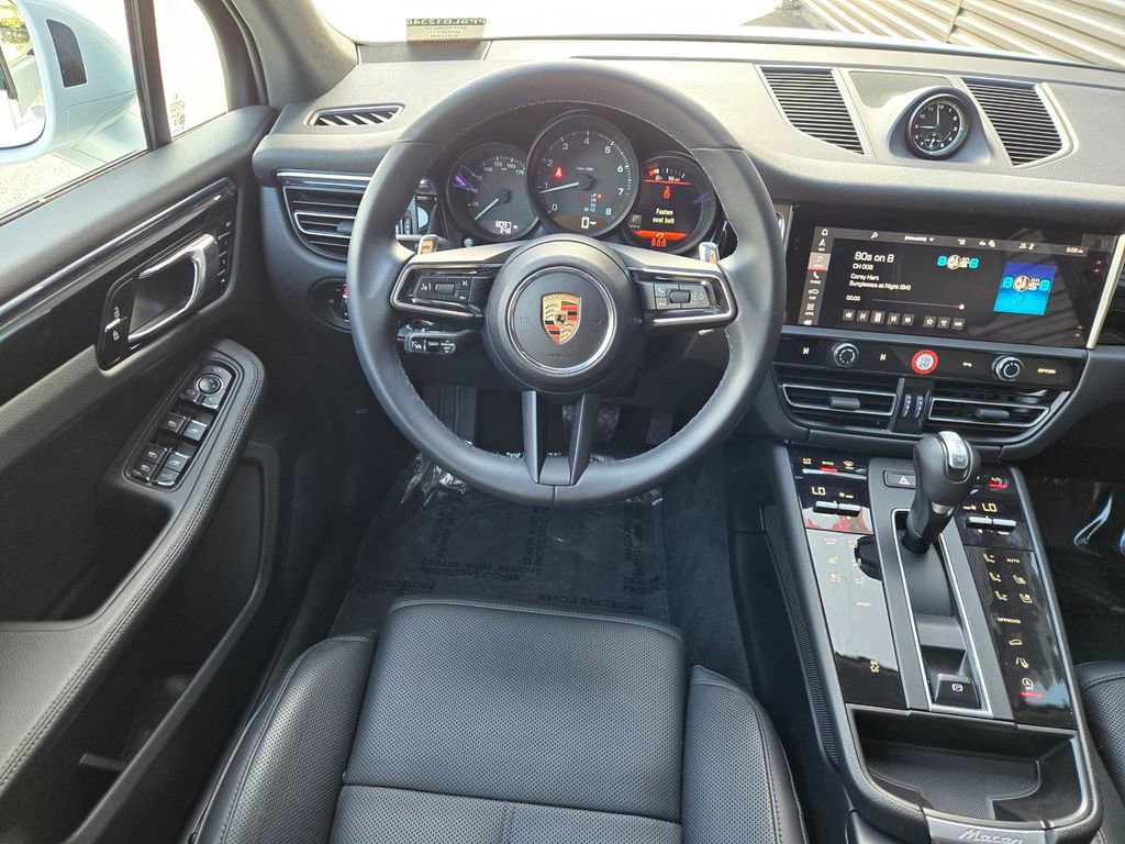 Used 2025 Porsche Macan w/ Premium Package Plus AWD/4WD image 16