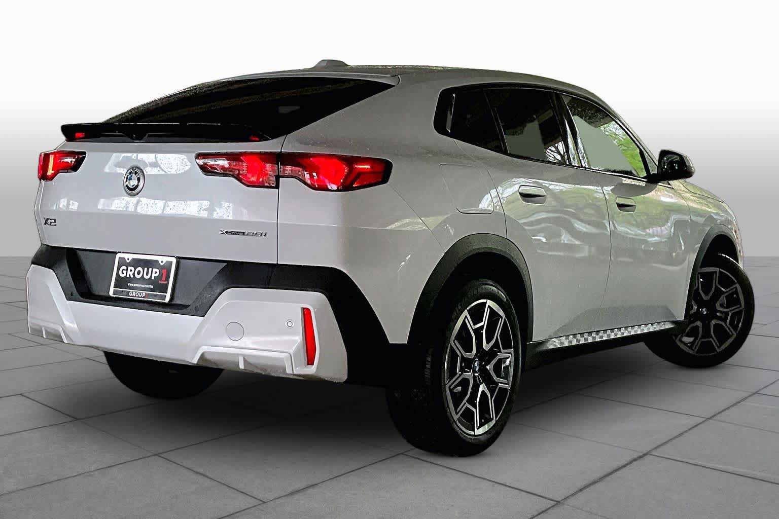 Used 2025 BMW X2 xDrive28i AWD/4WD image 12