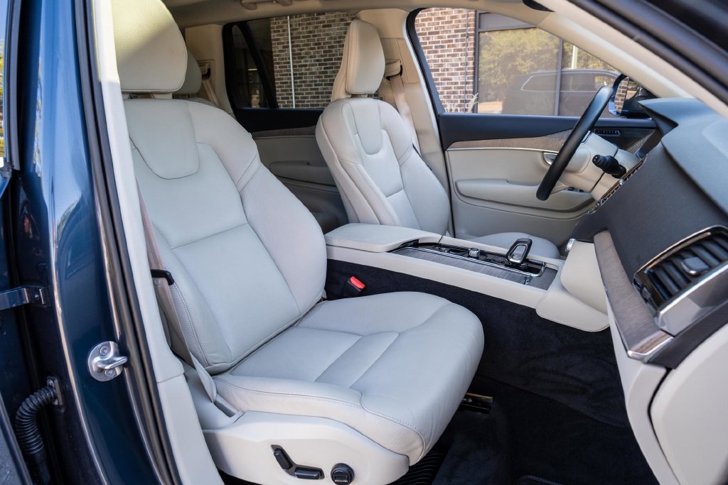 Used 2023 Volvo XC90 B6 Plus AWD/4WD image 21