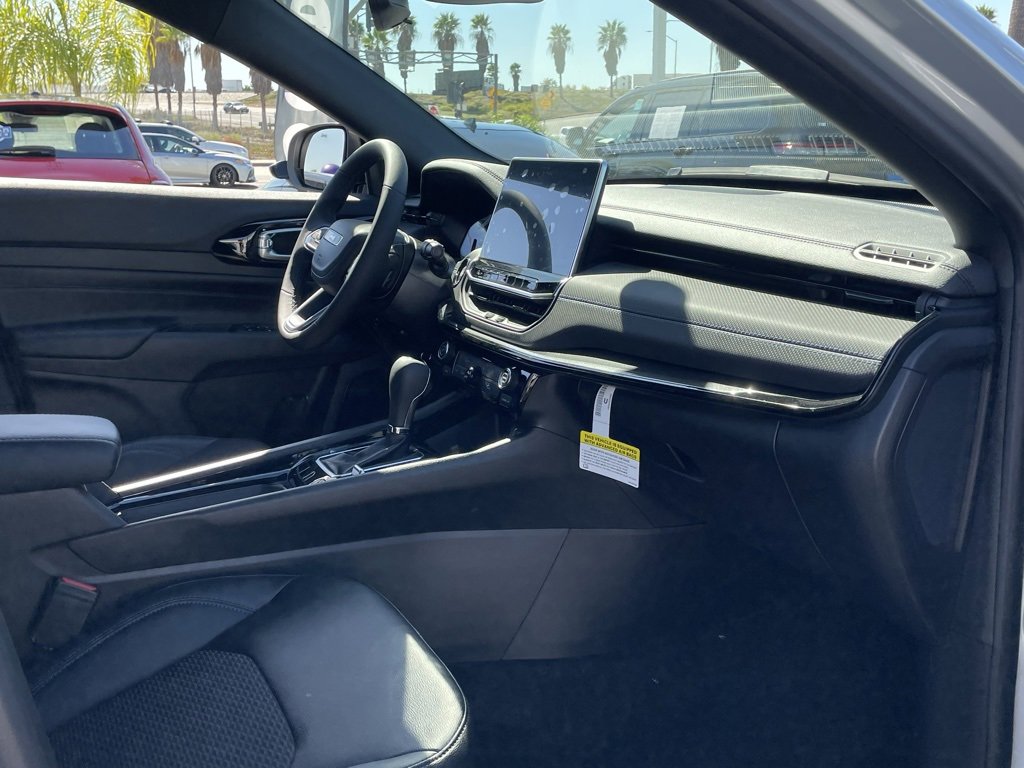 New 2026 Jeep Compass Latitude image 19