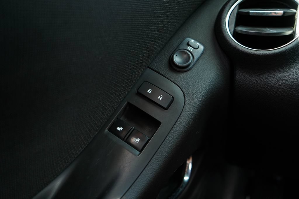 Used 2015 Chevrolet Camaro LT RWD image 27