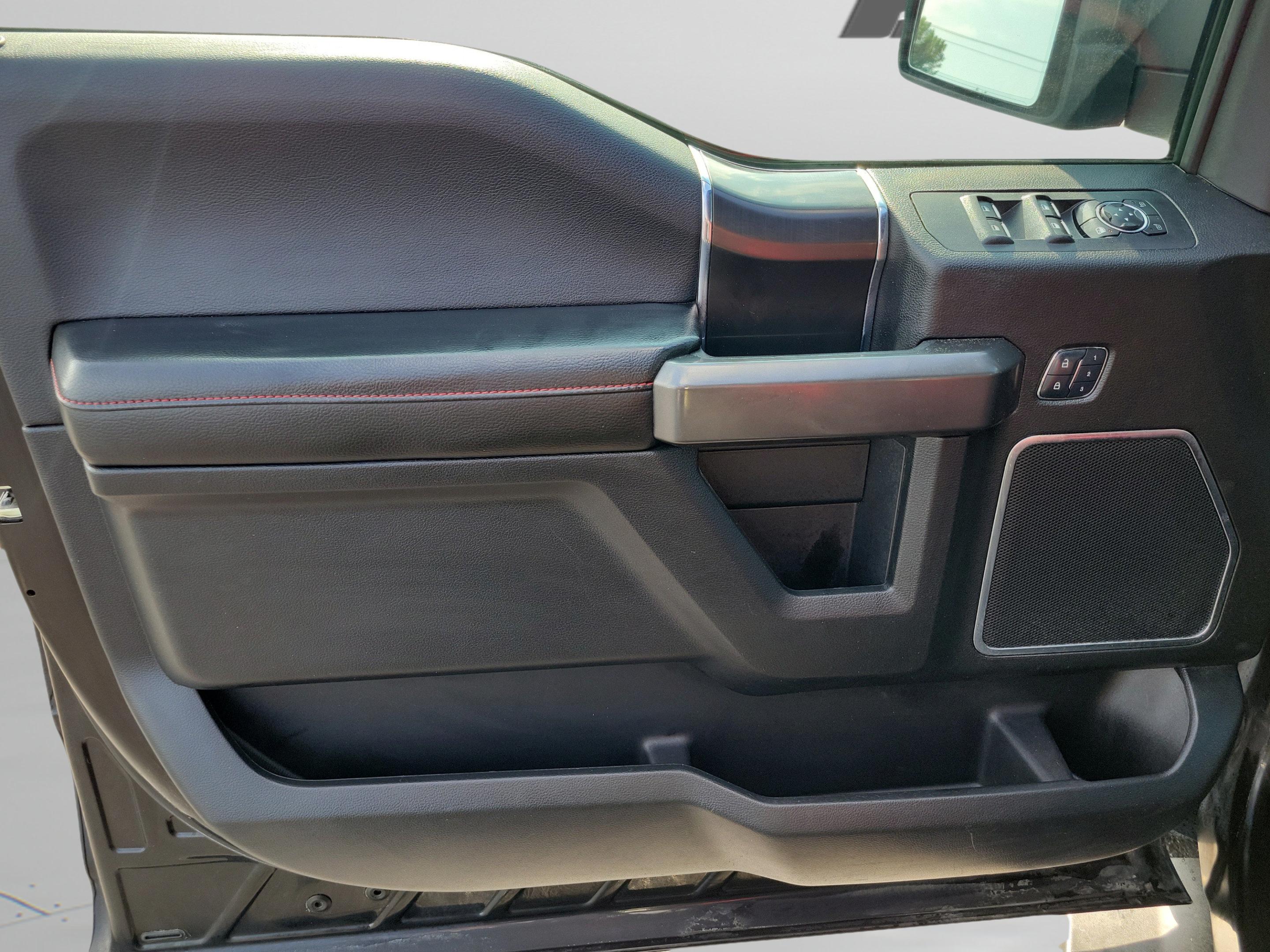 Used 2018 Ford F150 Lariat AWD/4WD image 17