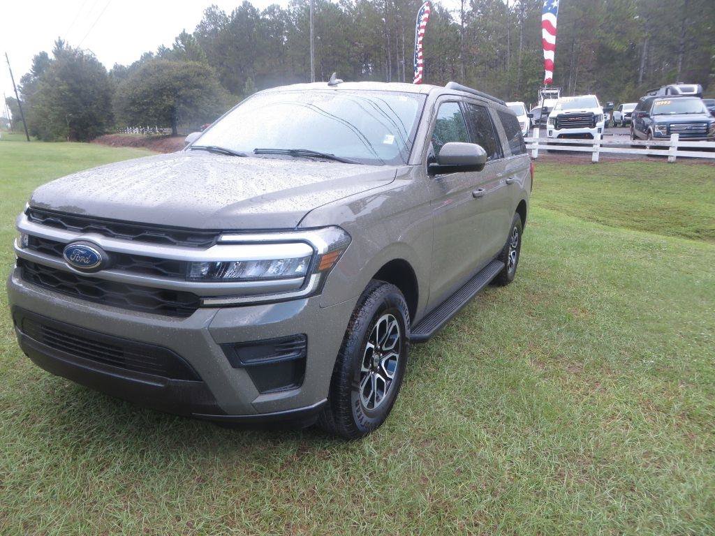 Used 2024 Ford Expedition Max XLT RWD image 2