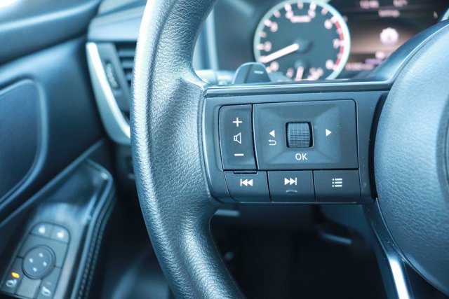 Used 2024 Nissan Rogue SV image 17