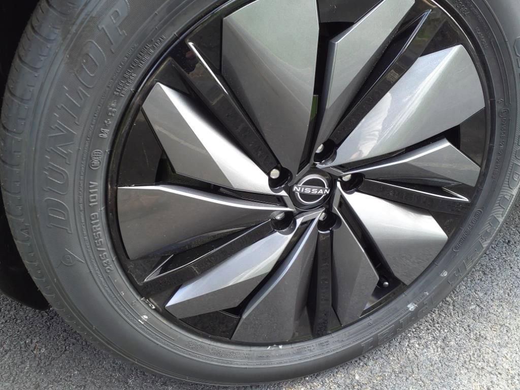 New 2025 Nissan Ariya AWD image 11