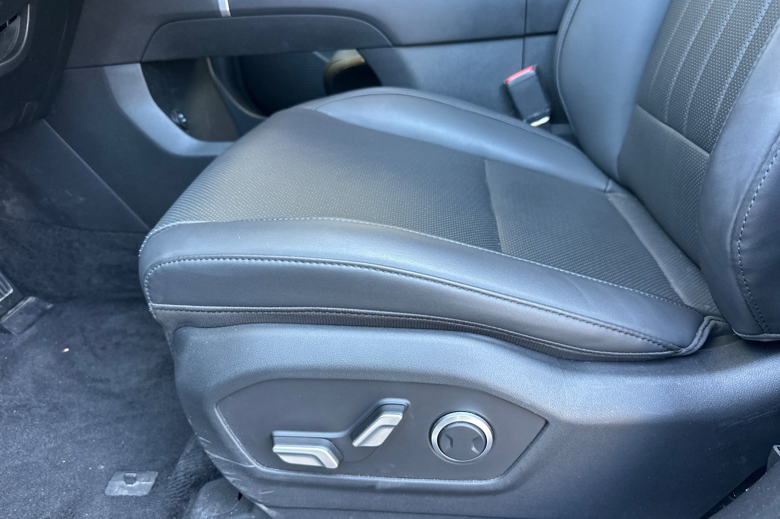 Used 2026 Hyundai Santa Fe SEL AWD/4WD image 13