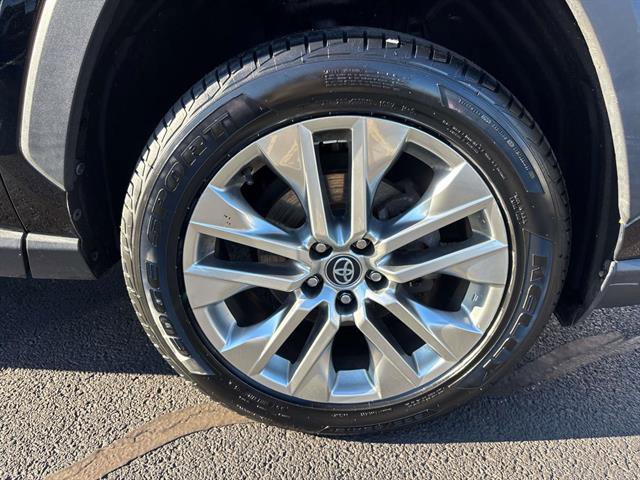 Used 2020 Toyota RAV4 XLE Premium image 30