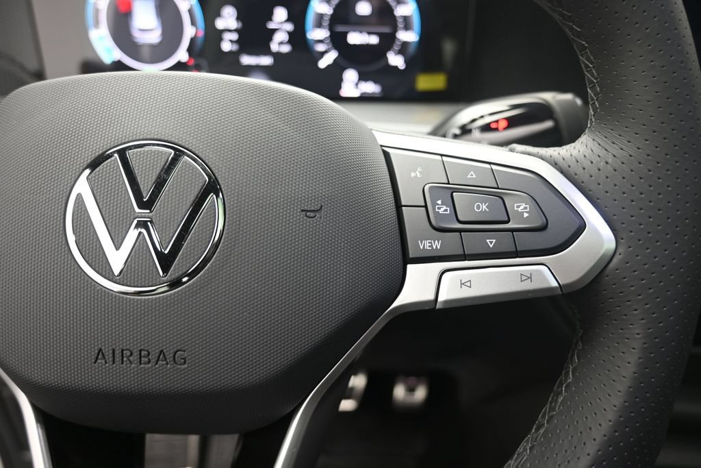 New 2026 Volkswagen Tiguan SE R-Line FWD image 14
