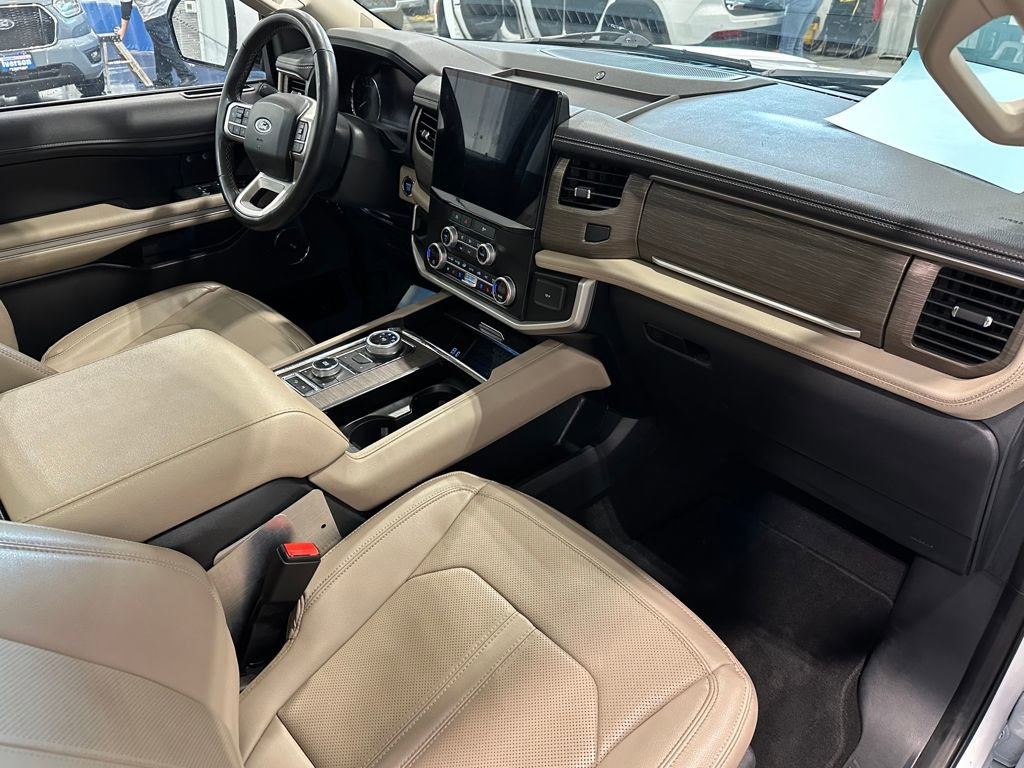 Used 2024 Ford Expedition Limited image 32