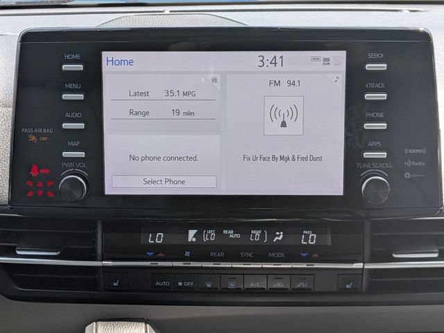 Used 2023 Toyota Sienna XLE FWD image 21