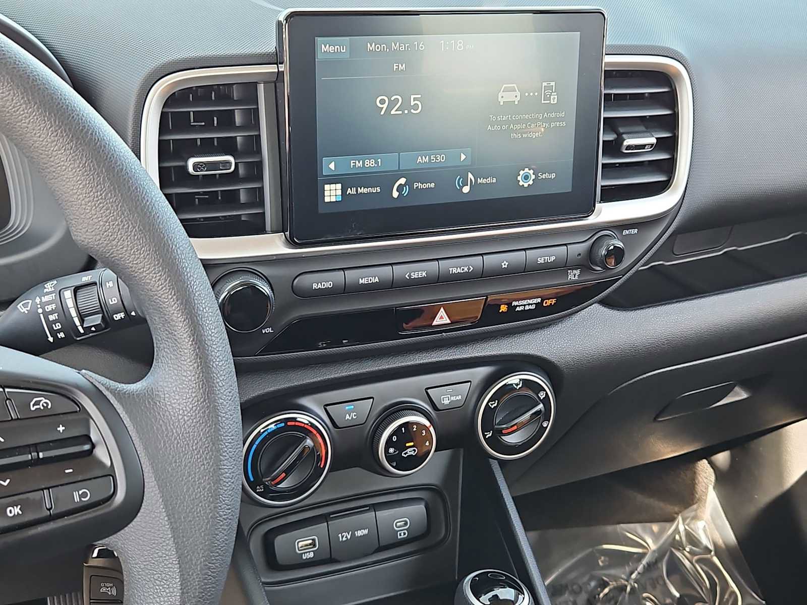 Certified 2025 Hyundai Venue SE image 27