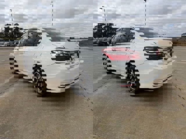 Used 2017 Honda Accord EX image 3