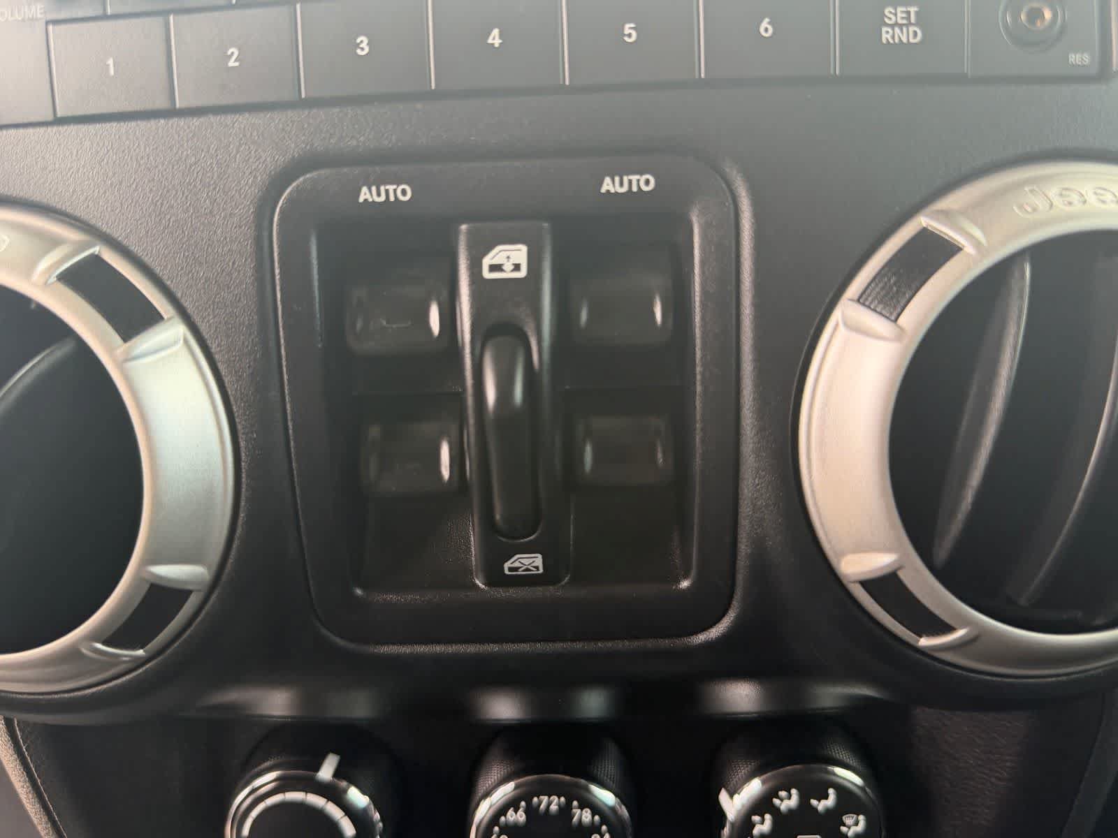 Used 2017 Jeep Wrangler Unlimited Rubicon w/ Connectivity Group AWD/4WD image 26