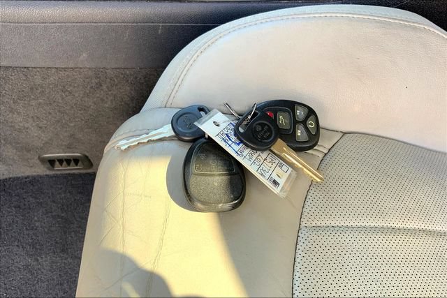 Used 2012 Chevrolet Traverse LTZ FWD image 11