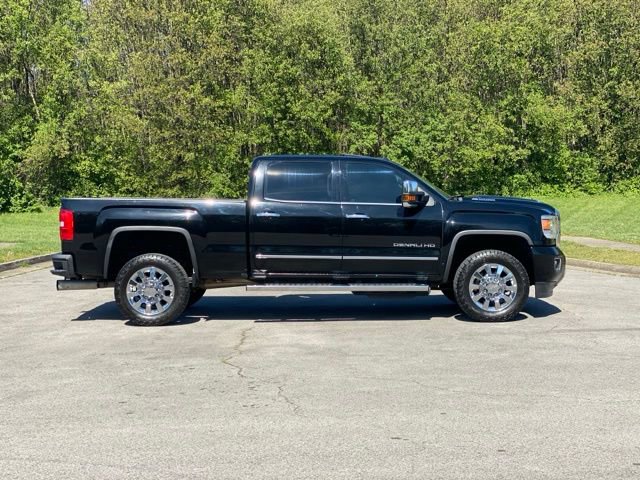 Used 2018 GMC Sierra 2500 Denali w/ Duramax Plus Package AWD/4WD image 8