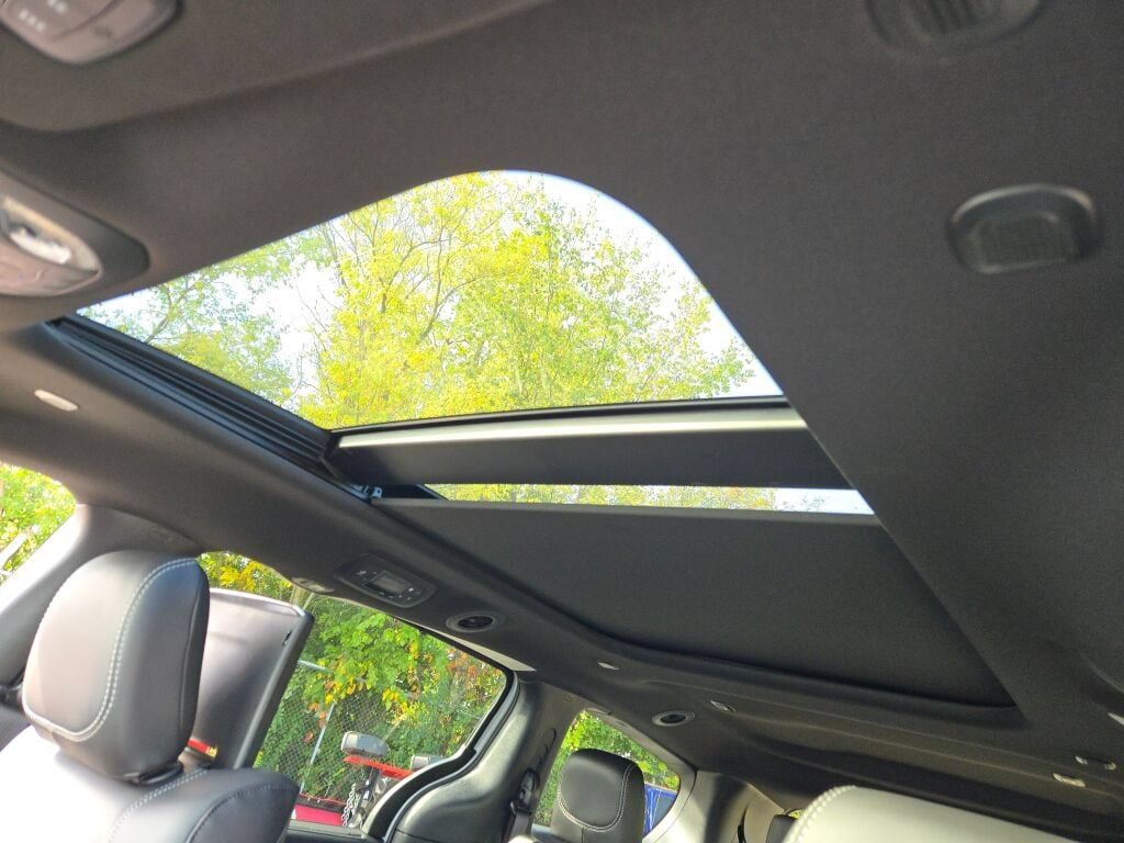 New 2026 Chrysler Pacifica Select FWD image 23