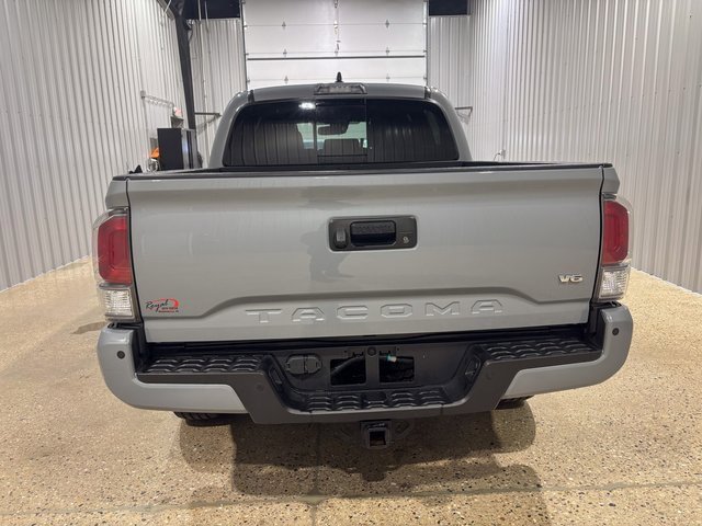 Used 2021 Toyota Tacoma TRD Off-Road w/ TRD Premium Off Road Package image 4