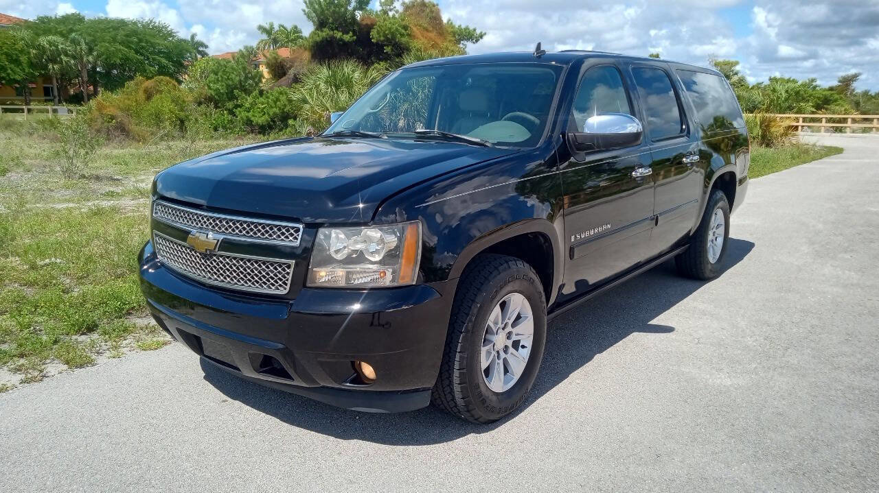 Used 2007 Chevrolet Suburban LTZ w/ LTZ Preferred Equipment Group image 2