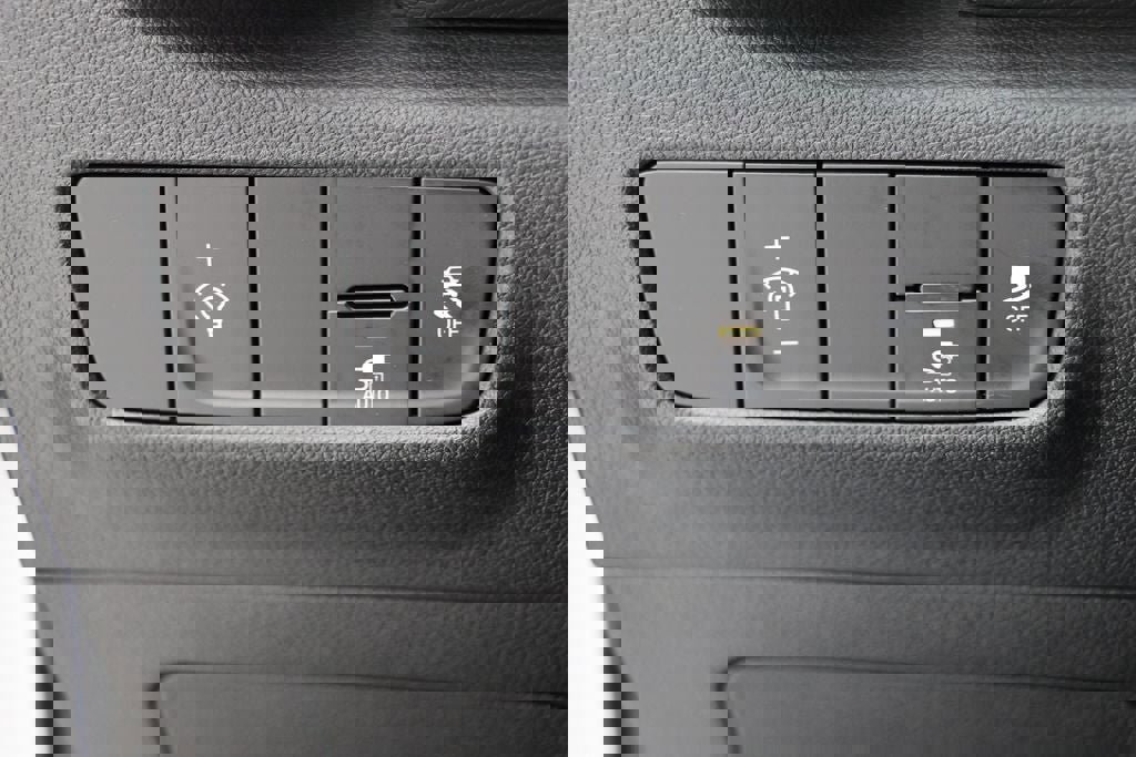 Used 2023 Hyundai Kona SE w/ Cargo Package image 27