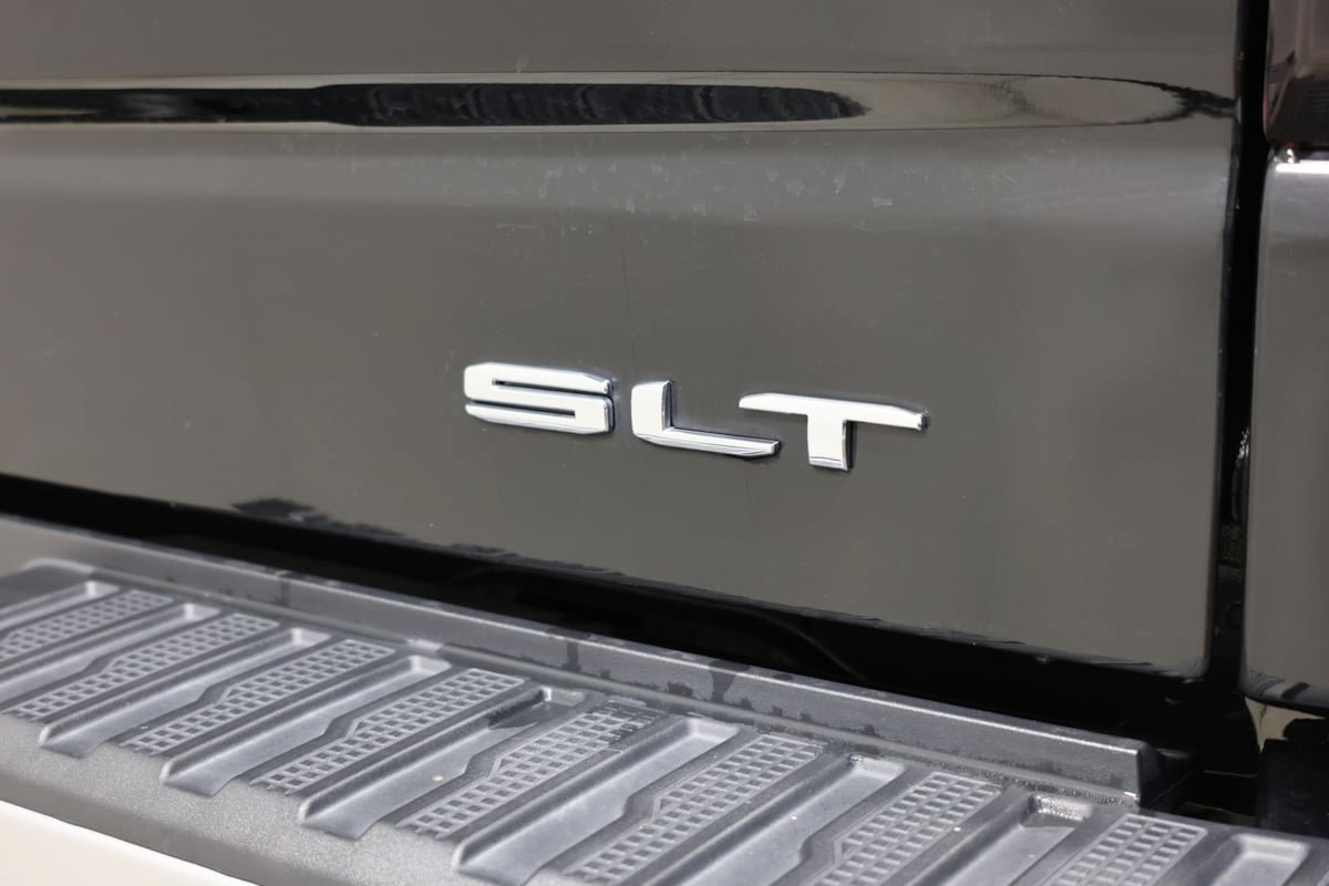 Used 2023 GMC Sierra 1500 SLT w/ SLT Premium Package AWD/4WD image 15