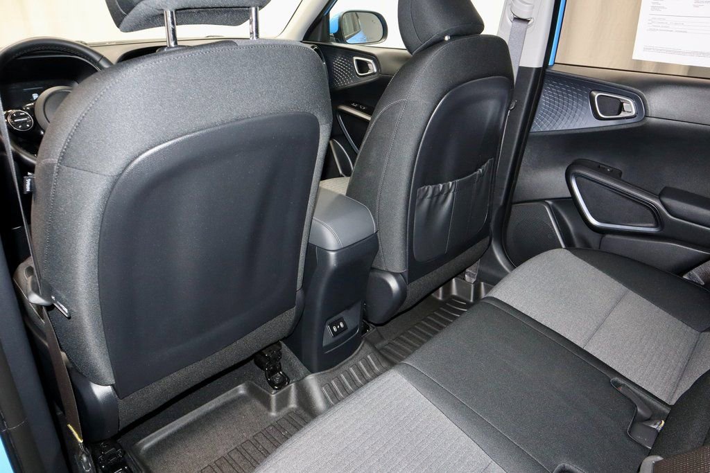 Used 2025 Kia Soul EX image 21