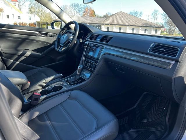 Used 2018 Volkswagen Passat 2.0T SE FWD image 22