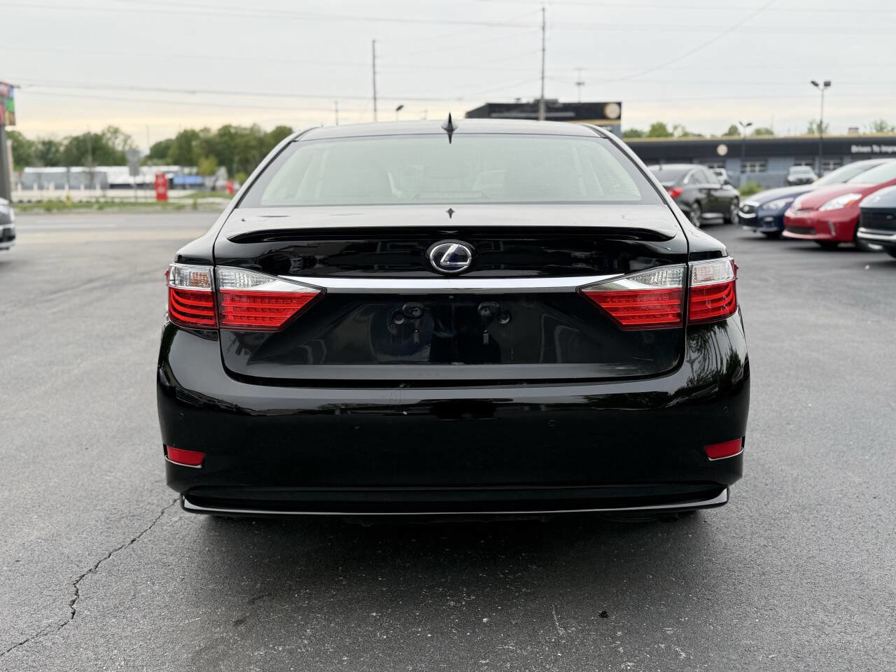 Used 2015 Lexus ES 300h w/ Navigation System Package FWD image 4