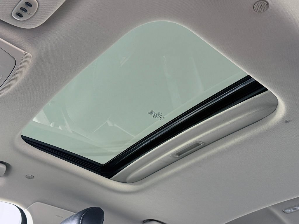 Used 2019 Ford Fusion Energi Titanium FWD image 18