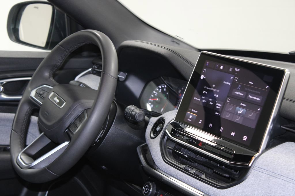 Used 2024 Jeep Compass Latitude image 25