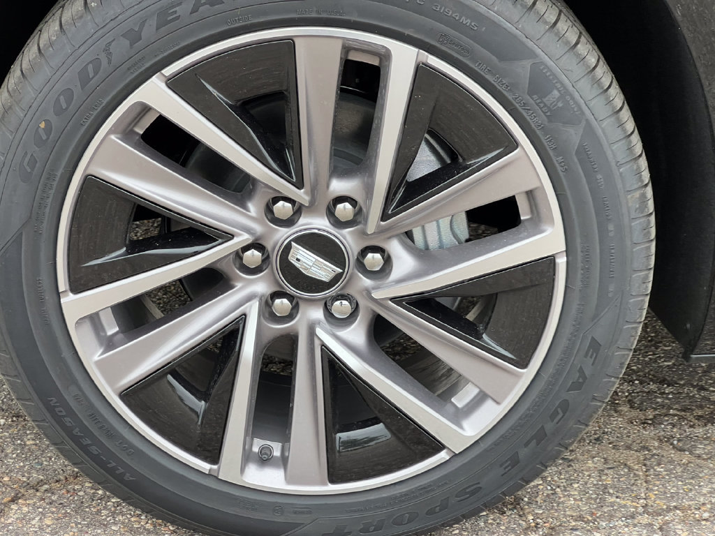 New 2027 Cadillac Vistiq Sport w/ LPO, Floor Liner Package AWD/4WD image 7