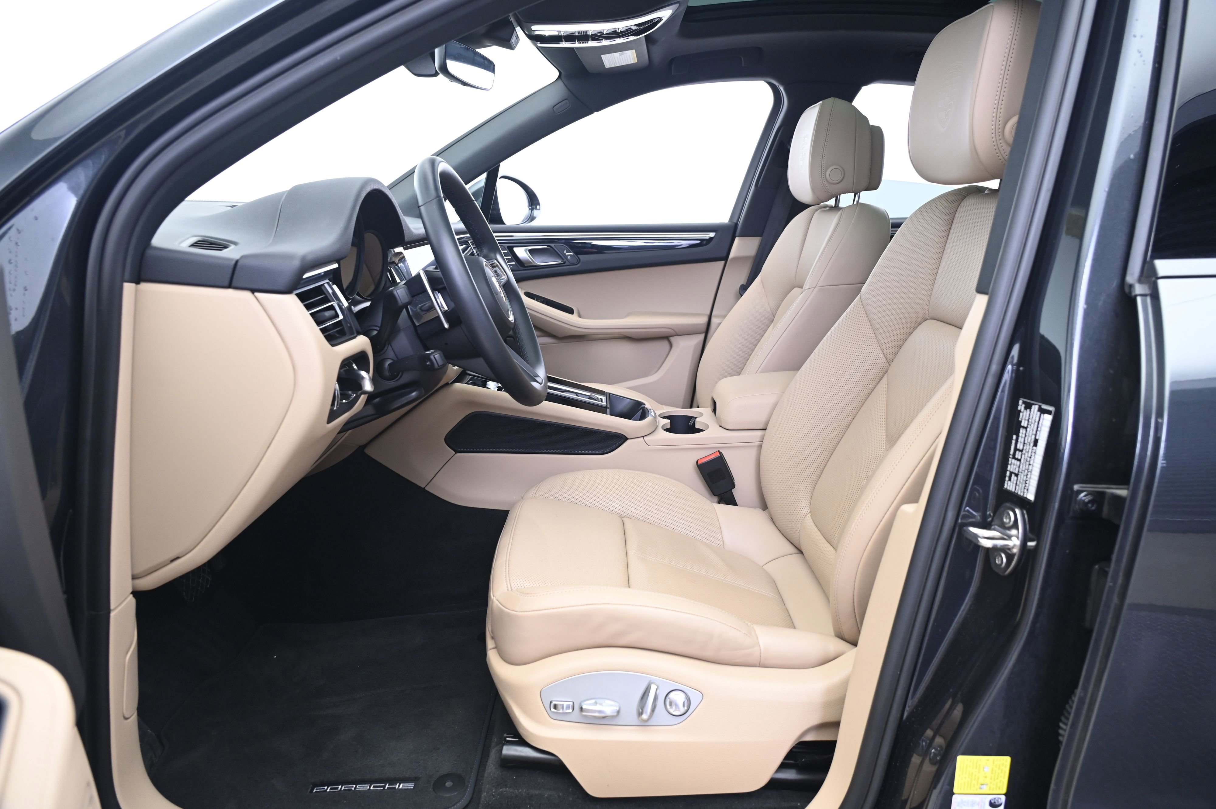 Certified 2024 Porsche Macan image 29