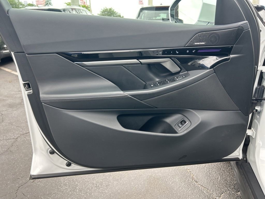 Used 2025 BMW 530i image 33