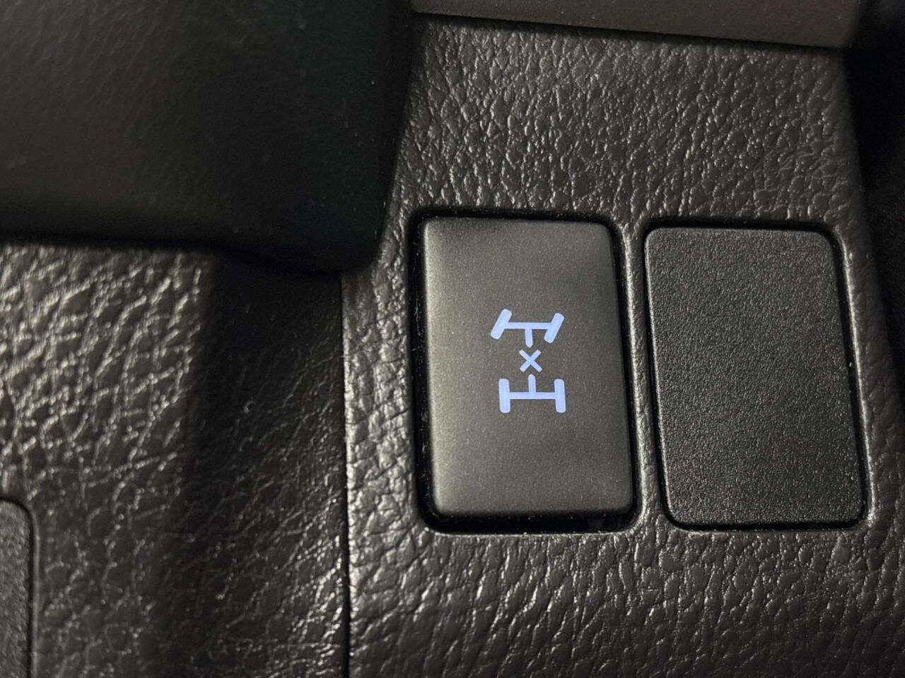 Used 2018 Toyota RAV4 LE w/ All Weather Liner Package AWD/4WD image 25