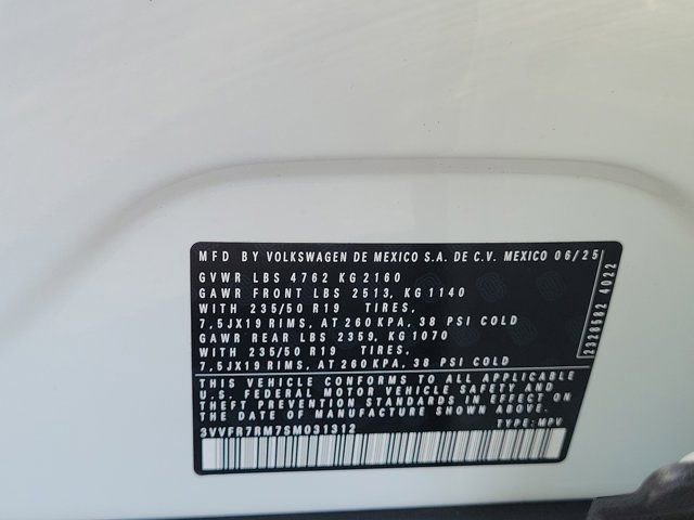 Certified 2025 Volkswagen Tiguan SE FWD image 32