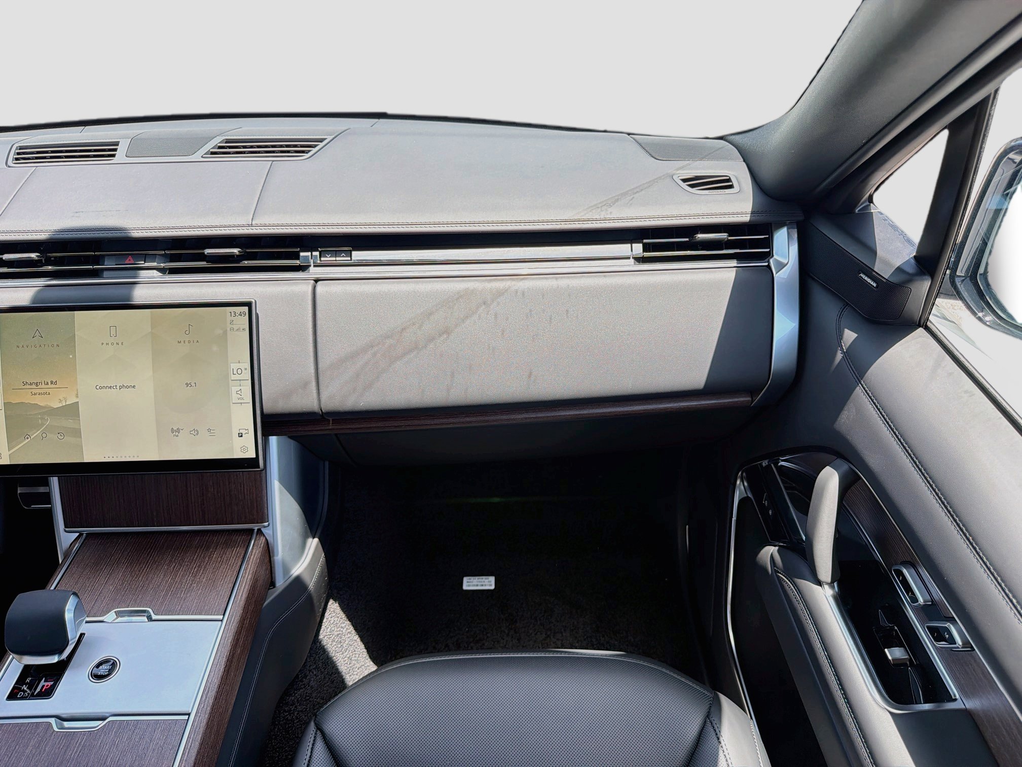 New 2026 Land Rover Range Rover Long Wheelbase SE AWD/4WD image 19