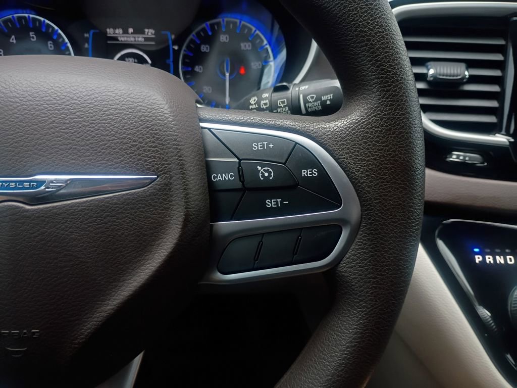 Used 2017 Chrysler Pacifica Touring image 25