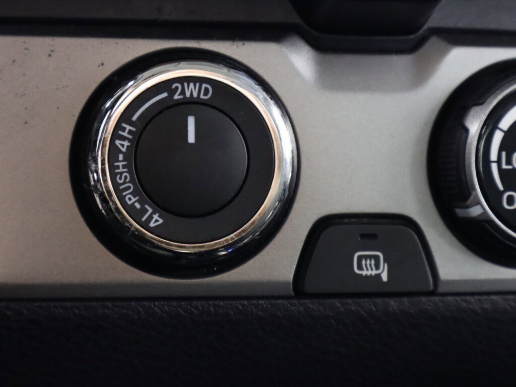 Used 2016 Toyota Tacoma SR5 w/ SR5 Appearance Package (SN) image 21