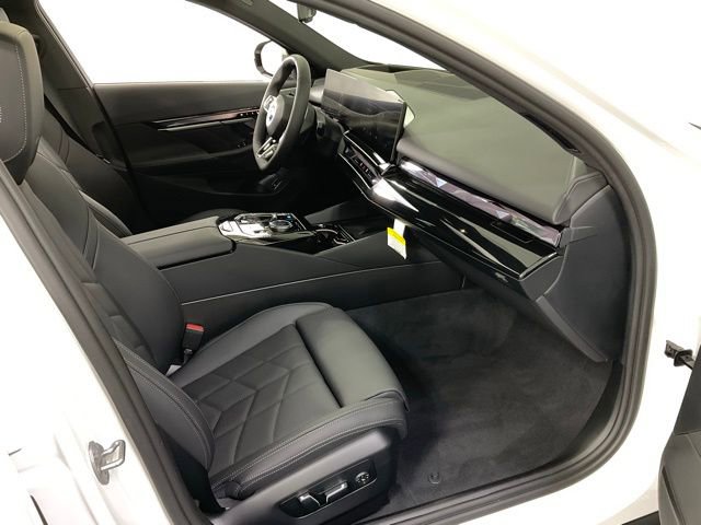 Used 2024 BMW i5 eDrive40i w/ M Sport Package RWD image 36