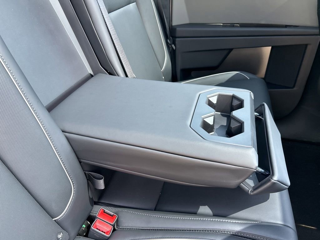 Used 2025 Tesla Cybertruck AWD Crew Cab image 39