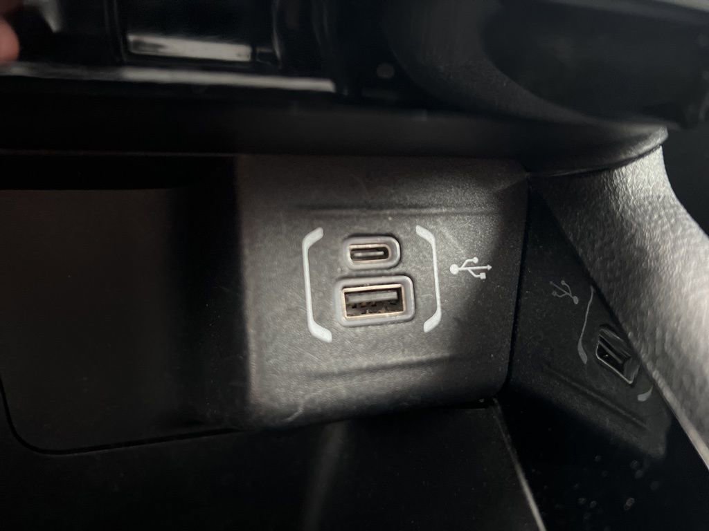 Used 2025 Jeep Compass Limited image 21