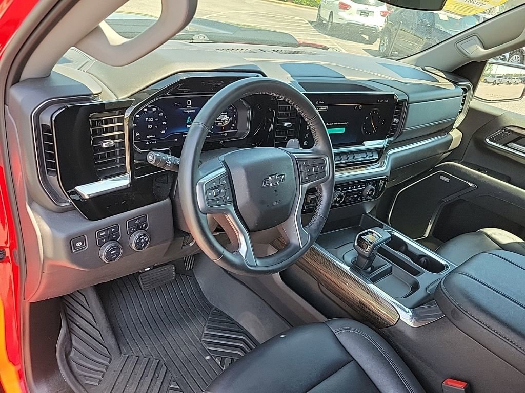 Used 2024 Chevrolet Silverado 1500 LT Trail Boss w/ Convenience Package II AWD/4WD image 9