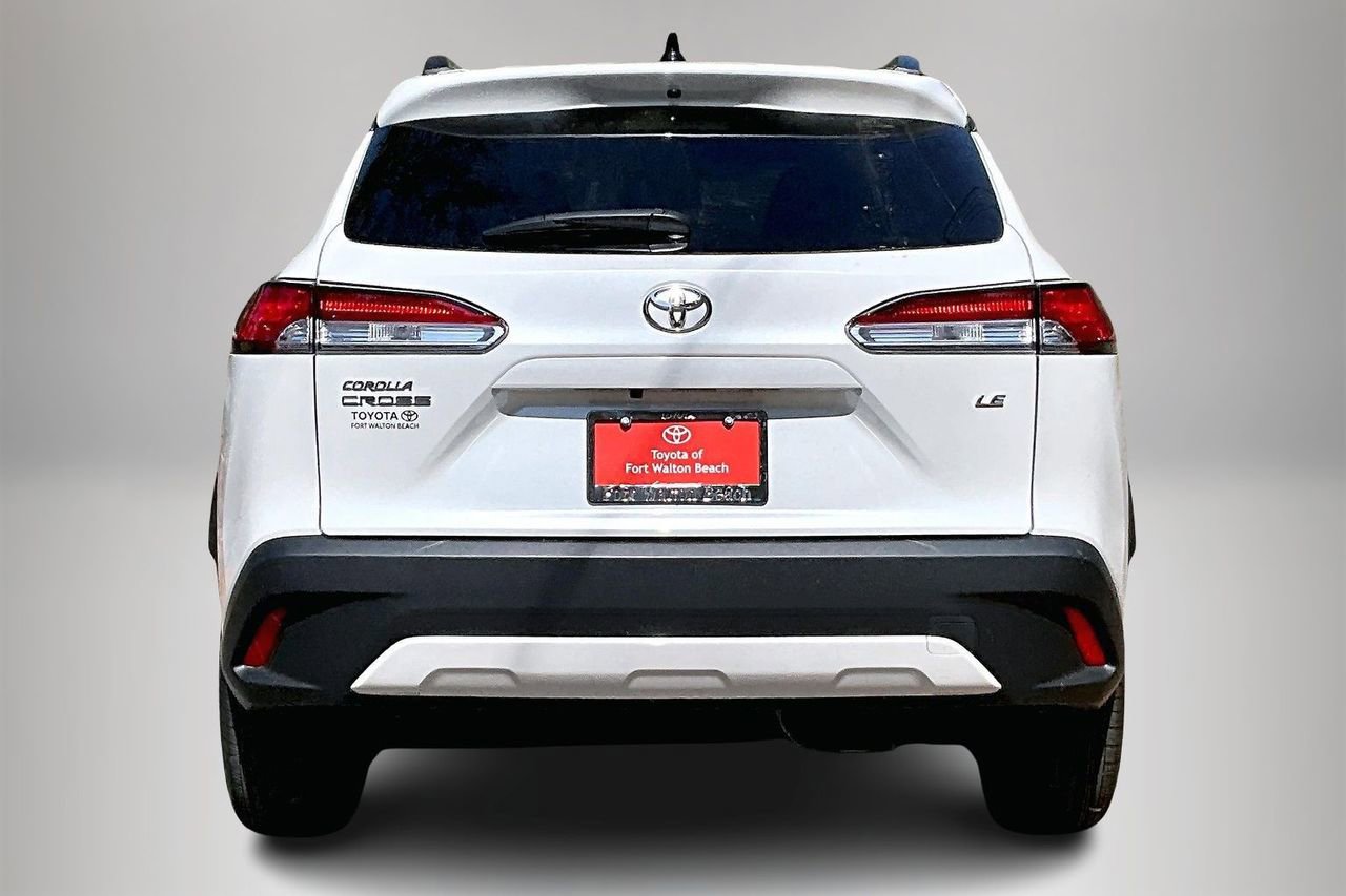 Used 2025 Toyota Corolla Cross LE w/ Moonroof Package image 6