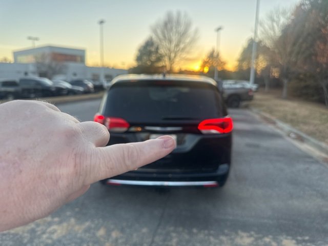 Used 2018 Chrysler Pacifica Touring Plus image 4