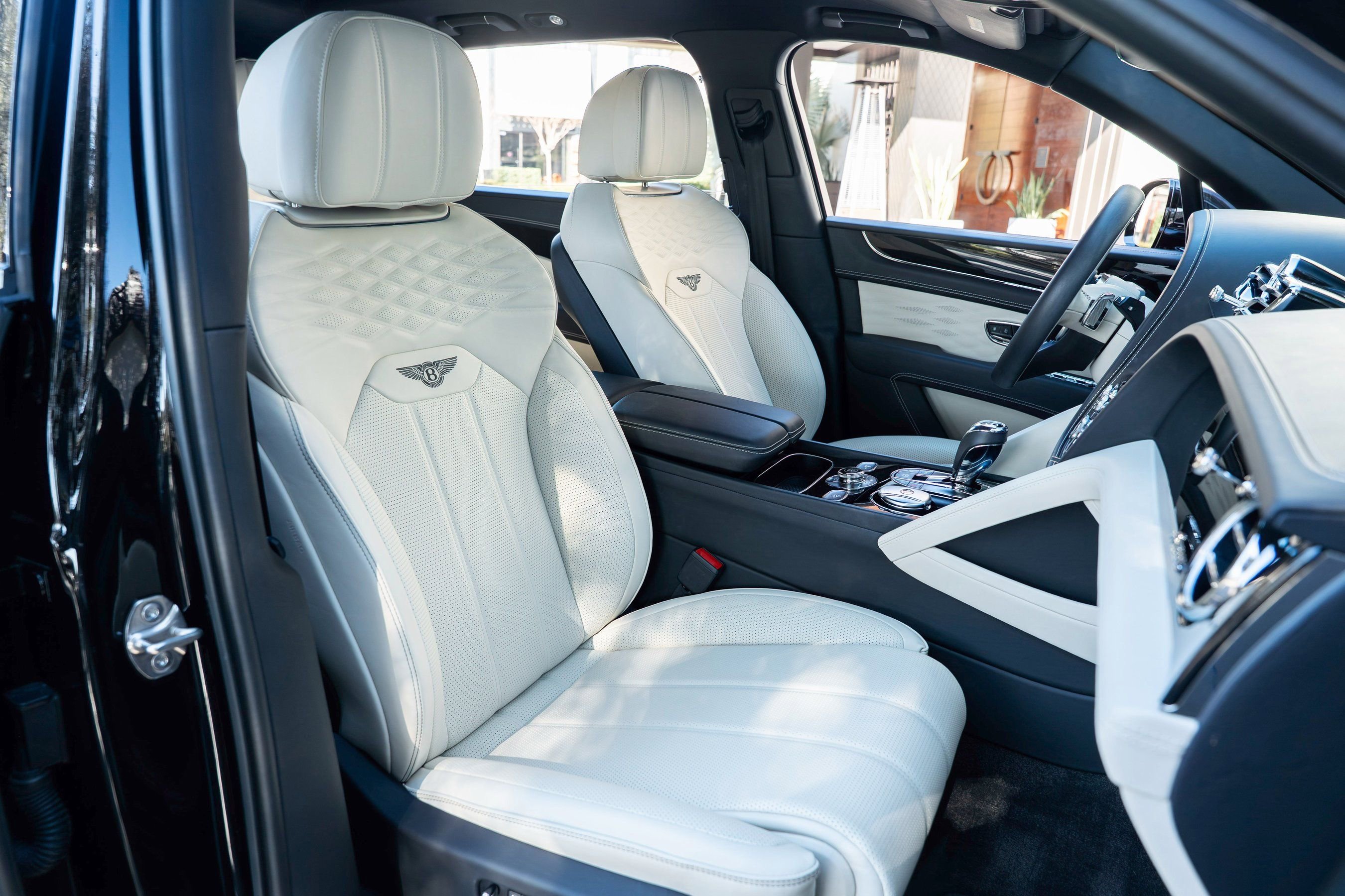 Used 2023 Bentley Bentayga Extended Wheelbase image 33