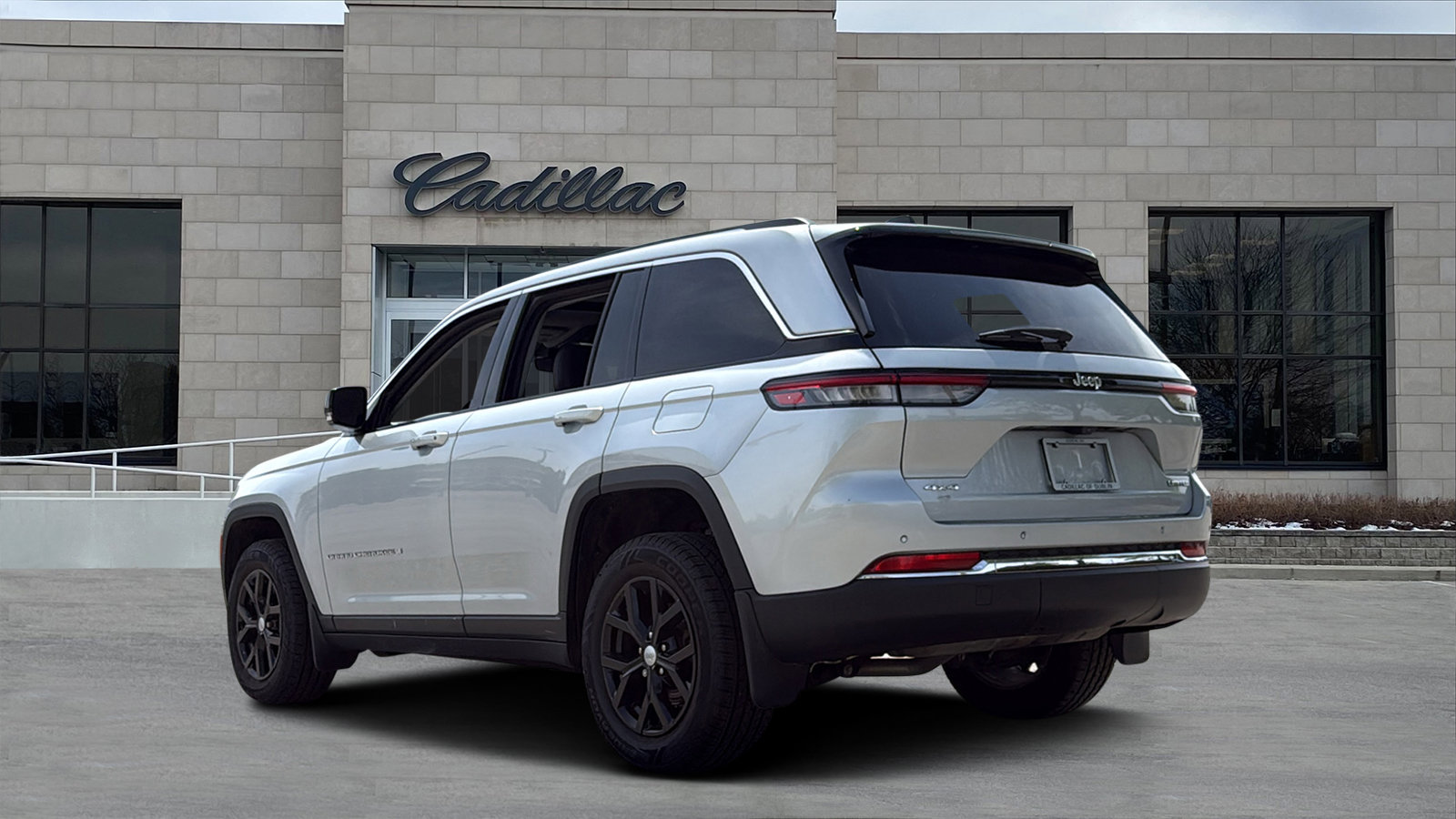 Used 2022 Jeep Grand Cherokee Limited AWD/4WD image 4