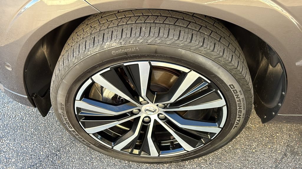 Certified 2024 Volvo XC60 B5 Plus w/ Climate Package AWD/4WD image 31