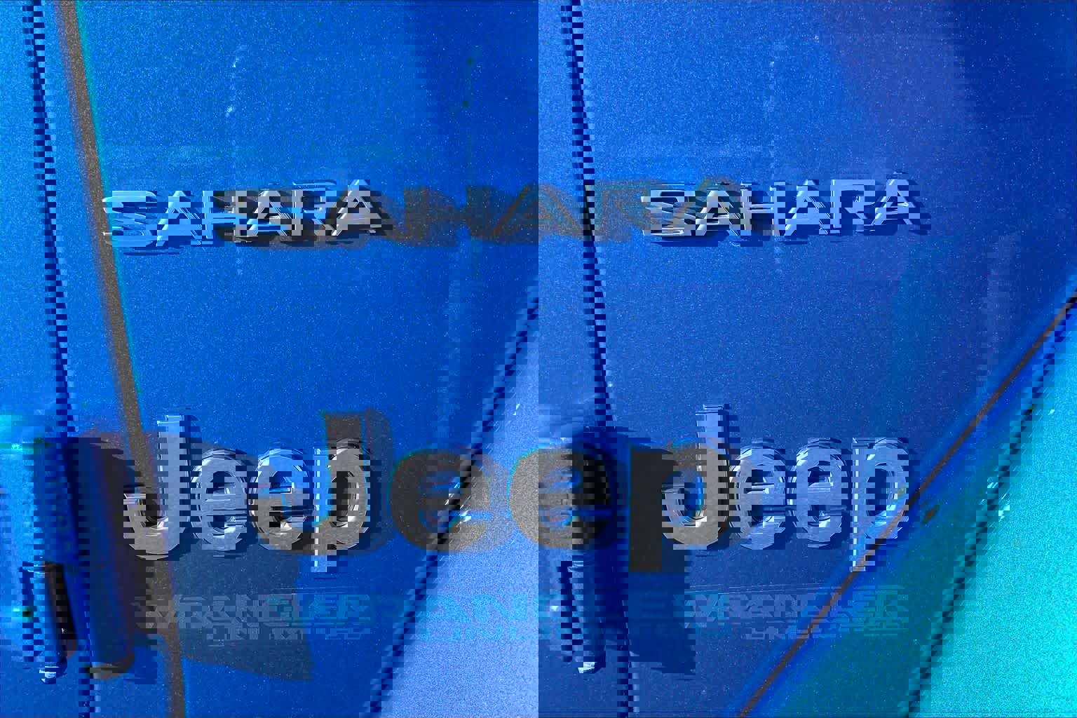 Used 2022 Jeep Wrangler Unlimited Sahara w/ Cold Weather Group image 9