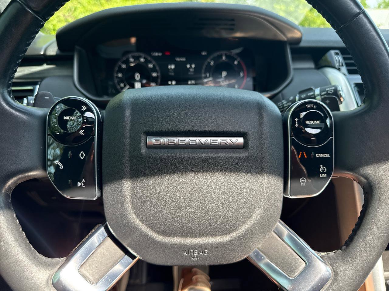 Used 2019 Land Rover Discovery HSE AWD/4WD image 16