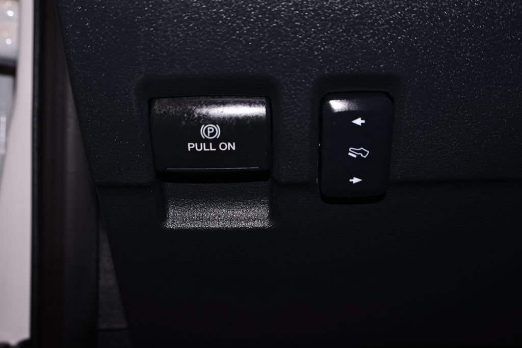 Used 2025 Ford F450 Platinum w/ FX4 Off-Road Package AWD/4WD image 26