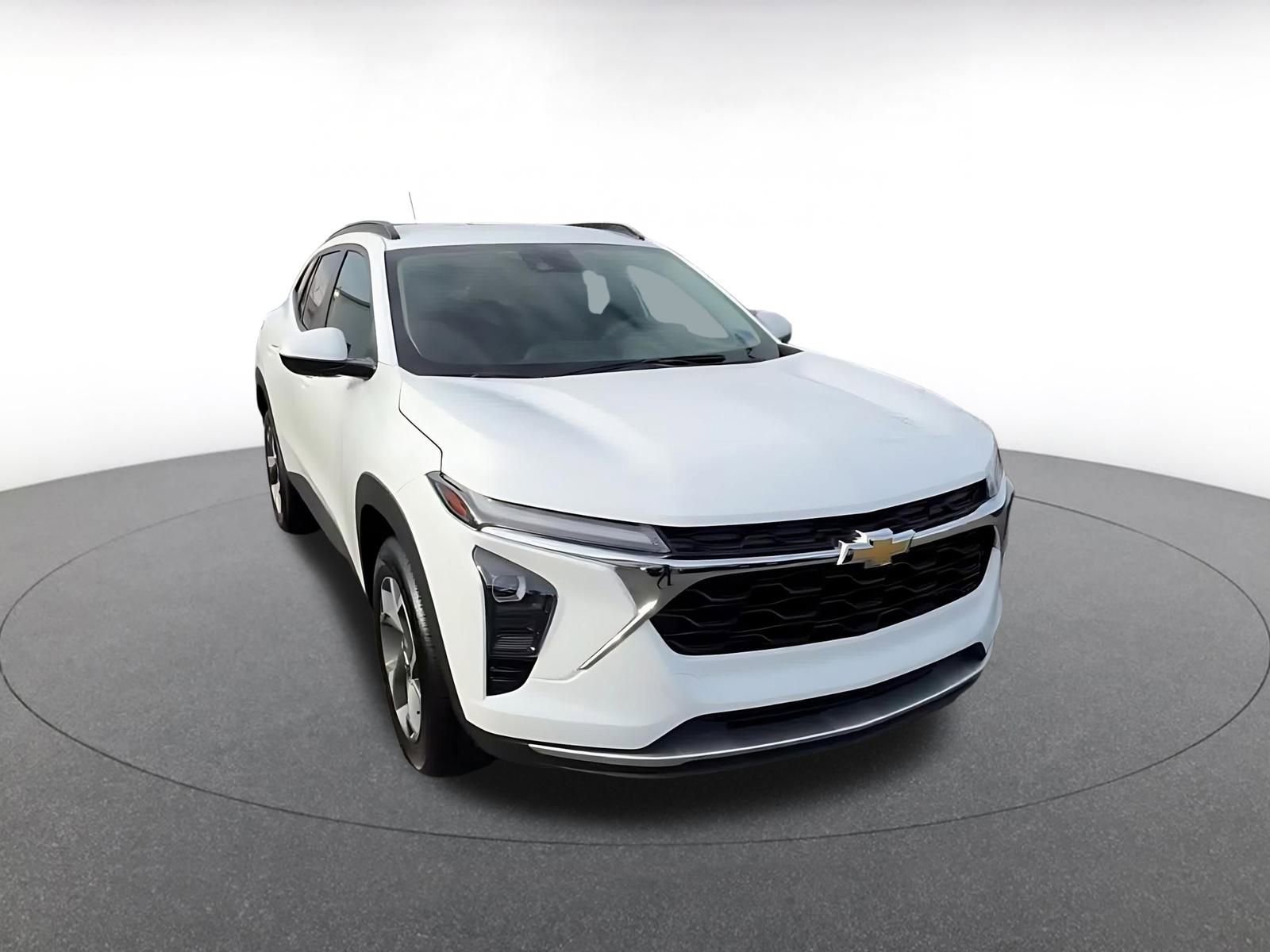 Used 2025 Chevrolet Trax LT image 3